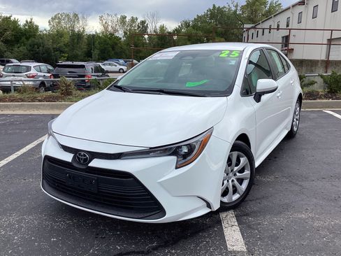 Certified 2025 Toyota Corolla LE FWD image 22