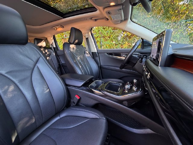 Used 2022 Lincoln Nautilus Reserve AWD/4WD image 29