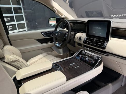 Used 2019 Lincoln Navigator L Reserve AWD/4WD image 15