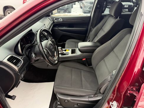 Used 2022 Jeep Grand Cherokee Laredo E image 3