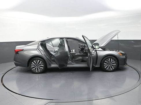 Used 2024 Nissan Altima 2.5 SV FWD image 45