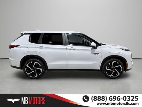Used 2023 Mitsubishi Outlander SE AWD/4WD image 4