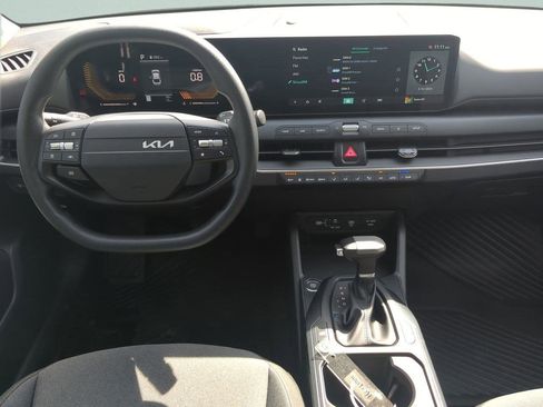 New 2025 Kia K4 LXS image 12