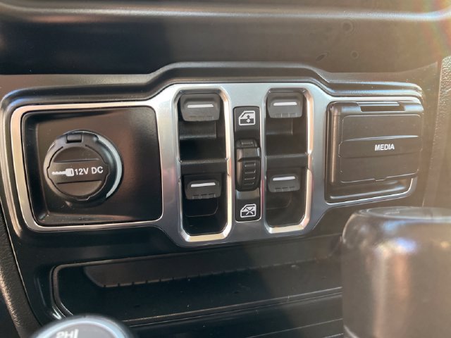 Used 2022 Jeep Gladiator Overland w/ Popular Equipment Package AWD/4WD image 11