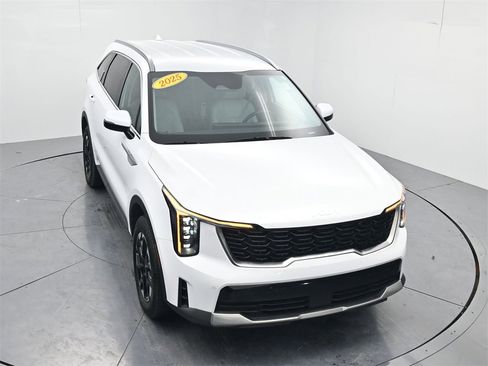 Certified 2025 Kia Sorento S image 46