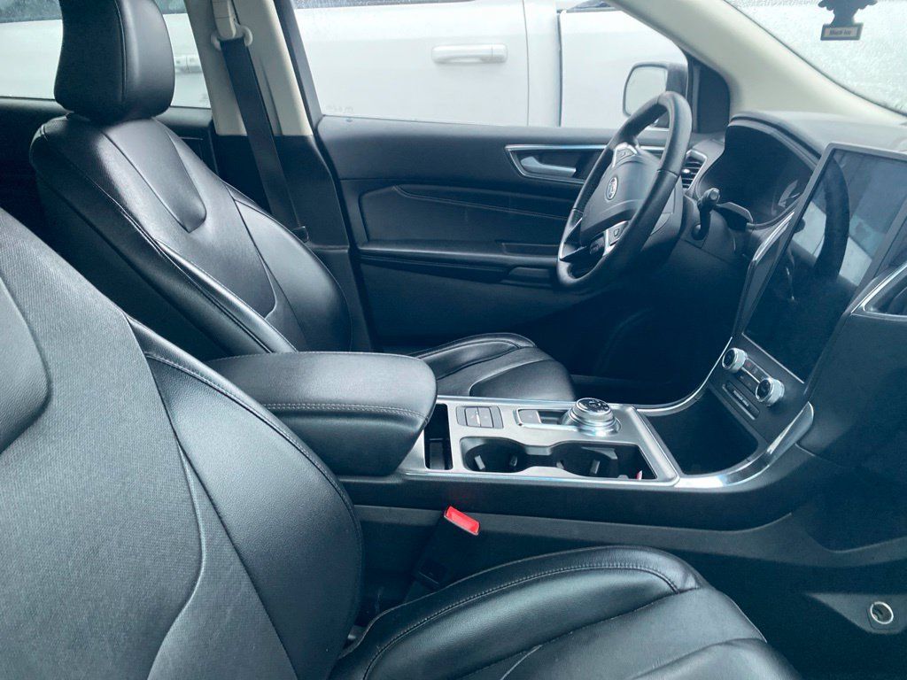 Used 2022 Ford Edge Titanium w/ Equipment Group 301A AWD/4WD image 7