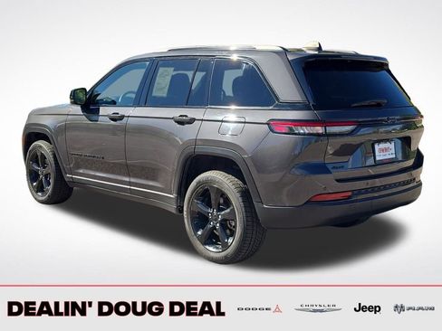 Used 2023 Jeep Grand Cherokee Altitude image 4