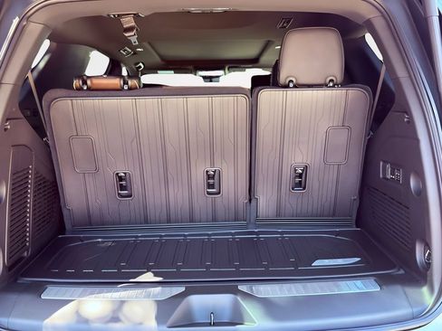 New 2026 GMC Yukon Denali Ultimate w/ LPO, Floor Liner Package AWD/4WD image 24