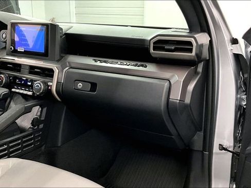 Used 2025 Toyota Tacoma SR5 AWD/4WD image 19