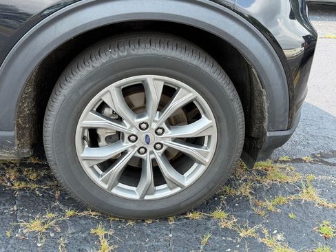 Used 2020 Ford Explorer XLT w/ Equipment Group 202A AWD/4WD image 8