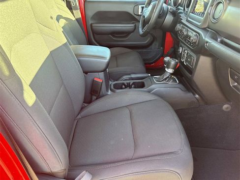 Used 2022 Jeep Gladiator Sport image 13