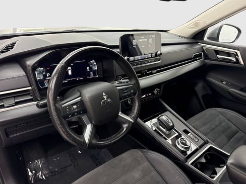 Used 2023 Mitsubishi Outlander SE AWD/4WD image 18