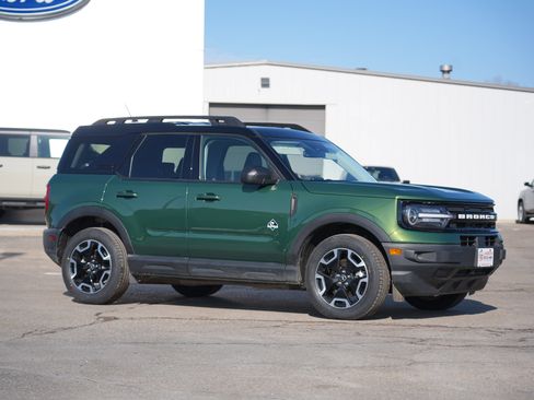 Used 2023 Ford Bronco Sport Outer Banks w/ Tech Package image 2