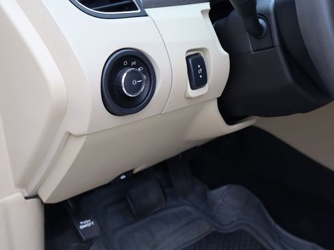 Used 2018 Ford Taurus SE FWD image 21
