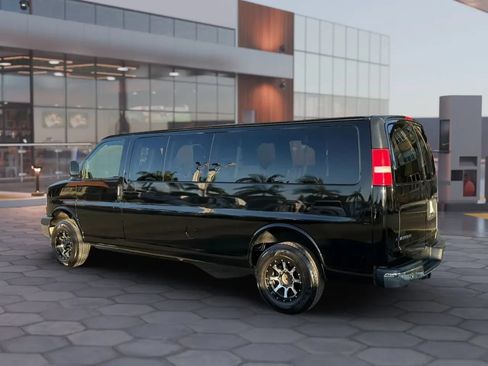 Used 2018 Chevrolet Express 3500 LT w/ LT Preferred Equipment Group RWD image 4