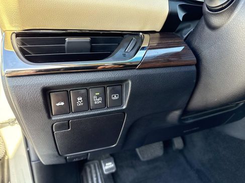 Used 2015 Toyota Avalon Limited image 29