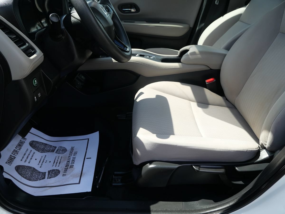 Used 2018 Honda HR-V LX image 12