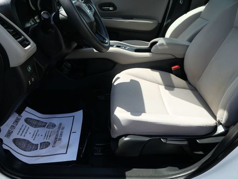 Used 2018 Honda HR-V LX image 12