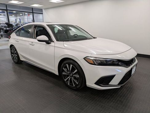 Certified 2023 Honda Civic EX-L image 3