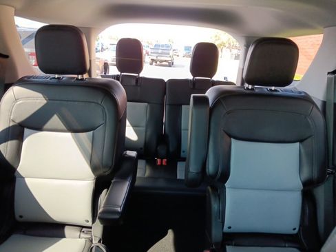 Used 2022 Ford Explorer XLT w/ Equipment Group 202A image 8