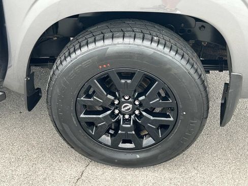 Used 2023 Nissan Frontier SV w/ Midnight Edition Package RWD image 16