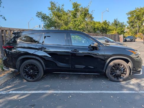 Used 2024 Toyota Highlander XSE AWD/4WD image 2