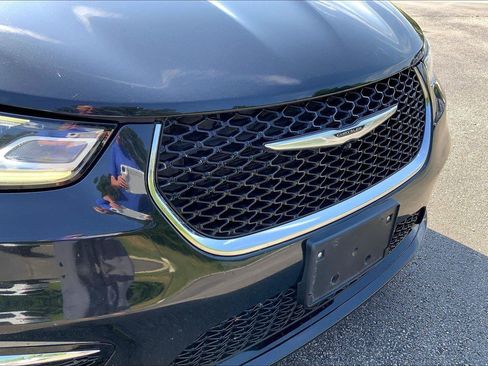 Used 2022 Chrysler Pacifica Touring-L FWD image 30