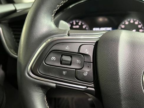 Used 2023 Buick Envision Essence image 19