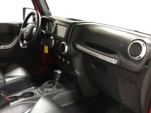 Used 2014 Jeep Wrangler Unlimited Sahara w/ Max Tow Package image 28