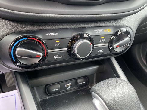 Used 2022 Kia Soul LX w/ Technology Package image 18