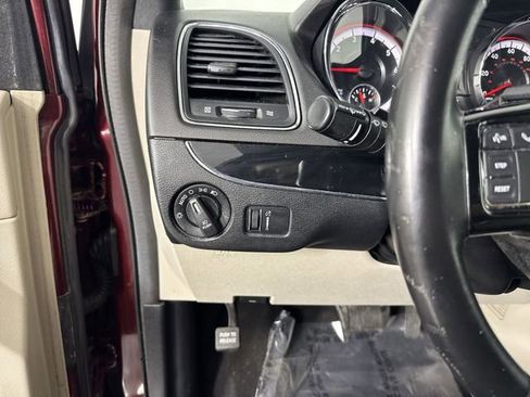 Used 2017 Dodge Grand Caravan SXT FWD image 14