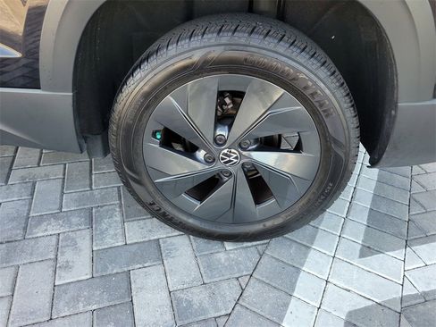 Used 2025 Volkswagen Taos S image 13