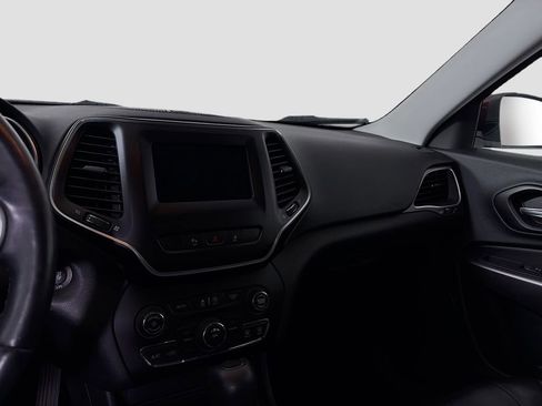 Used 2021 Jeep Cherokee Latitude Plus image 23