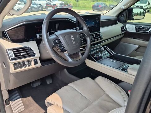 Used 2022 Lincoln Navigator Reserve AWD/4WD image 14