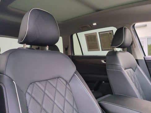 Used 2025 Volkswagen Atlas SEL Premium R-Line AWD/4WD image 35