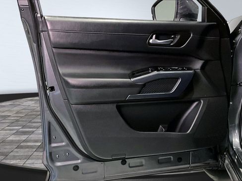 Used 2025 Nissan Pathfinder SL image 20