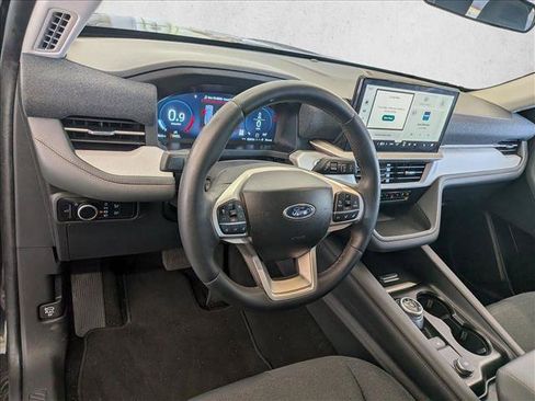 Used 2025 Ford Explorer Active RWD image 10