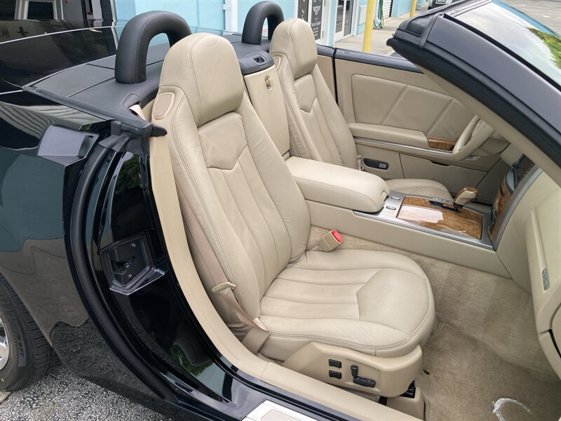 Used 2009 Cadillac XLR RWD image 16