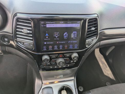 Used 2019 Jeep Grand Cherokee Laredo w/ Laredo X Package RWD image 15