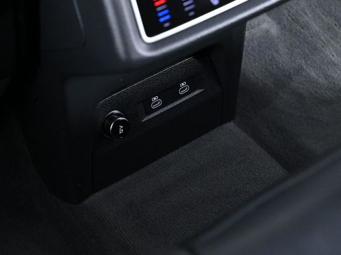 Used 2022 Audi e-tron Chronos image 30