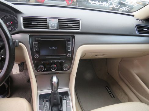 Used 2015 Volkswagen Passat TDI SE image 14