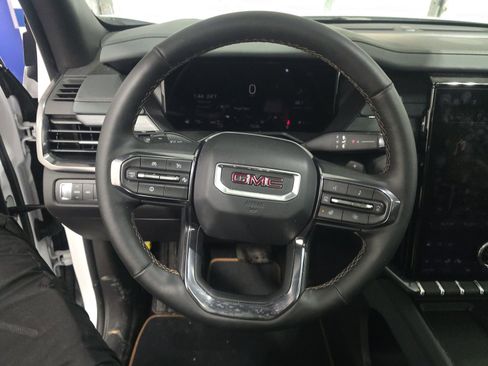 Used 2025 GMC Acadia AT4 image 12