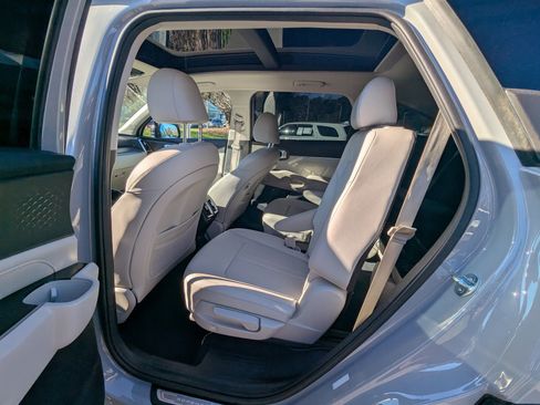 Used 2023 Kia Sorento SX image 11