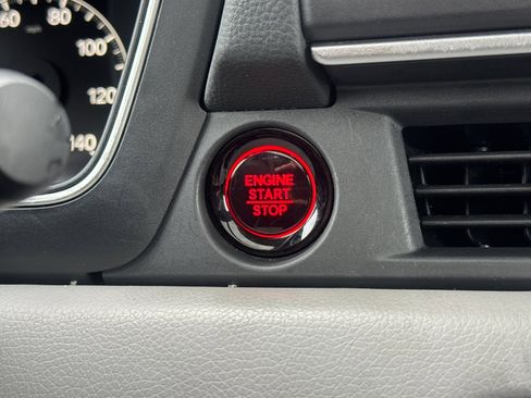 Used 2024 Honda Pilot Touring image 24