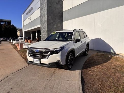 Used 2025 Subaru Forester Premium image 8