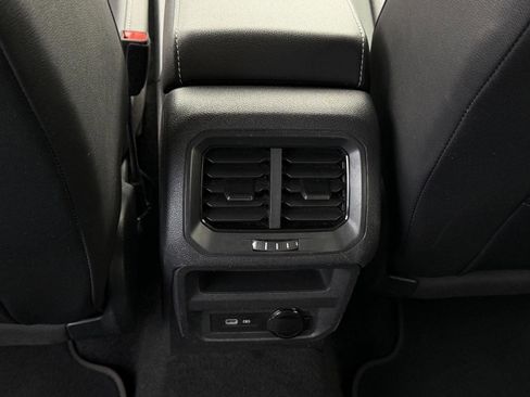 Used 2023 Volkswagen Tiguan SE image 7
