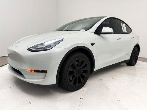 Used 2021 Tesla Model Y Long Range image 12