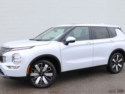 New 2026 Mitsubishi Outlander SE image 45