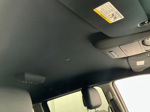 Used 2019 Dodge Grand Caravan SXT image 22