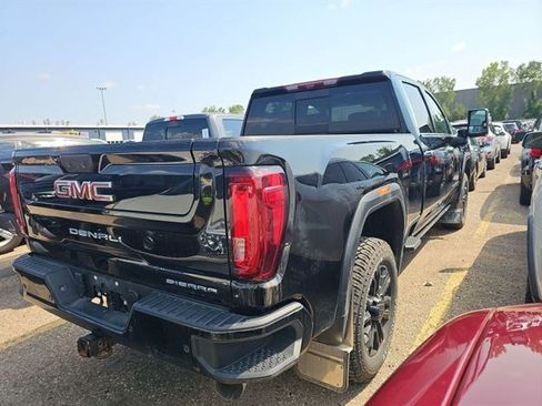 Used 2023 GMC Sierra 2500 Denali w/ Denali Black Diamond Edition AWD/4WD image 2
